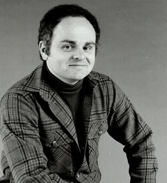 Gary Burghoff retired his role as Radar to be a daddy, a role he says is more important than money or fame