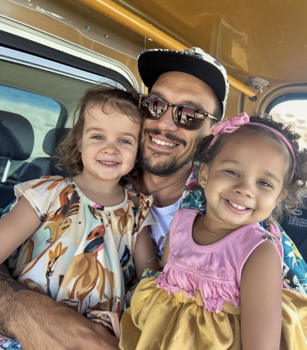 Single Dad of Two Girls Wakes up to Prepare Breakfast for His Daughters, Finds It Already Cooked