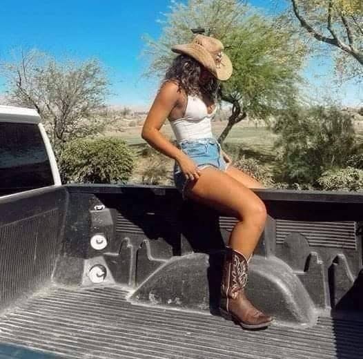 My husband asked for a DIVORCE right after I sent him this photo.The shocking reason is in the first comment!